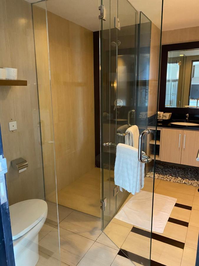 Stylish 2 Bedroom Penthouse Apt, Newly Refreshed, 50 Mbps, Pool, Gym, Resto Kuta Lombok Kültér fotó