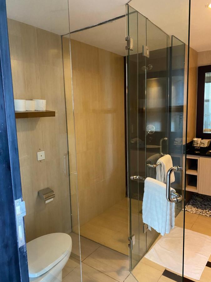 Stylish 2 Bedroom Penthouse Apt, Newly Refreshed, 50 Mbps, Pool, Gym, Resto Kuta Lombok Kültér fotó