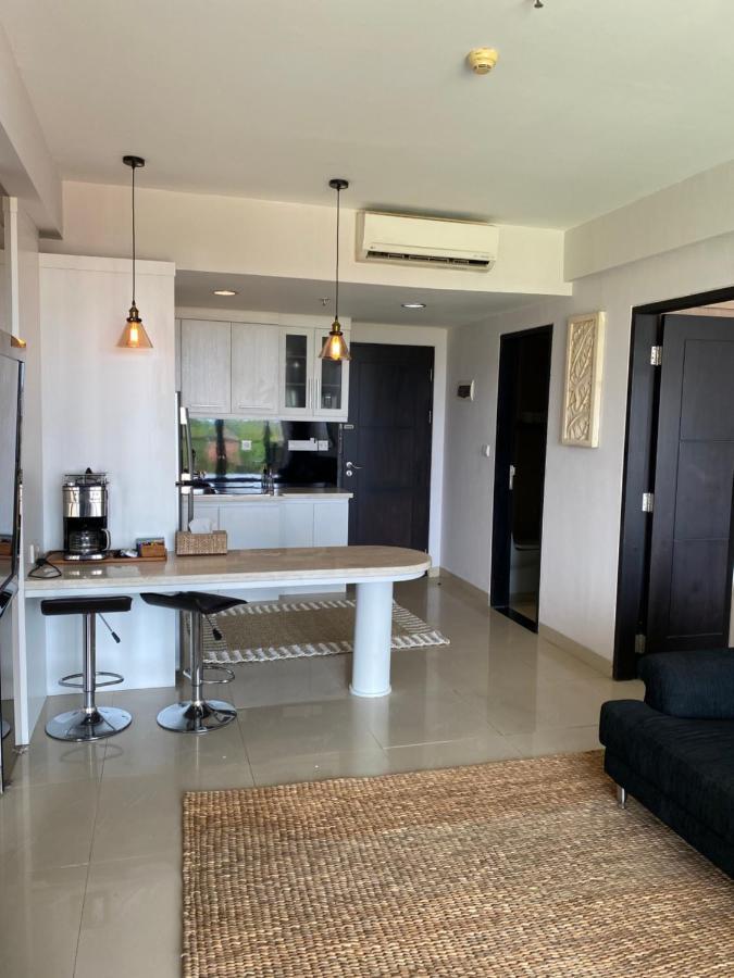 Stylish 2 Bedroom Penthouse Apt, Newly Refreshed, 50 Mbps, Pool, Gym, Resto Kuta Lombok Kültér fotó