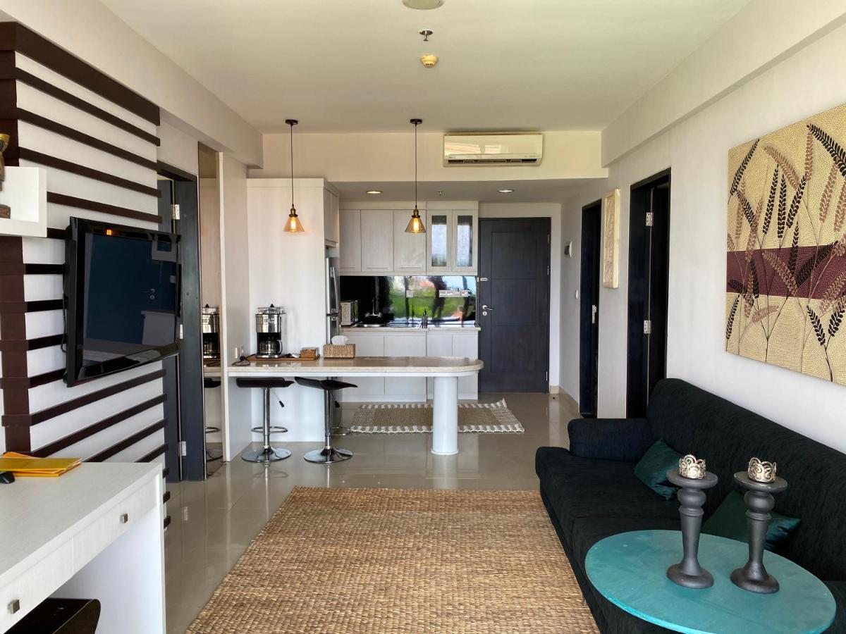 Stylish 2 Bedroom Penthouse Apt, Newly Refreshed, 50 Mbps, Pool, Gym, Resto Kuta Lombok Kültér fotó