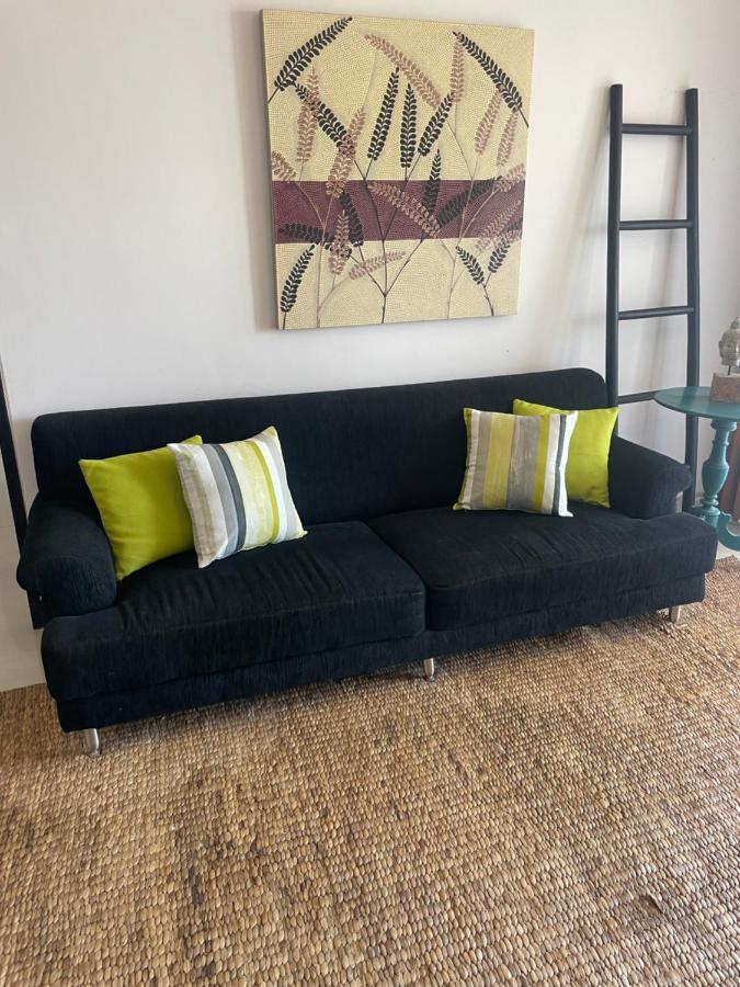 Stylish 2 Bedroom Penthouse Apt, Newly Refreshed, 50 Mbps, Pool, Gym, Resto Kuta Lombok Kültér fotó
